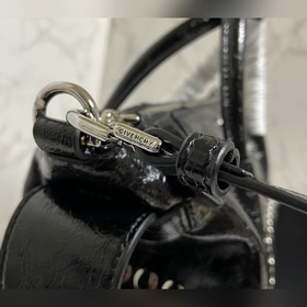 Givenchy представил новую сумку Antigona Soft Эта сумка полностью