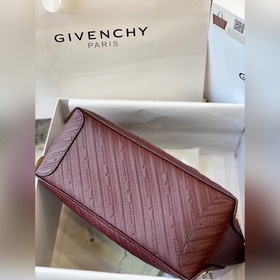 Givenchy Сумка Сумка-тоут из телячьей кожи с тиснением Вся сумк