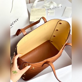 Givenchy Сумка Сумка из телячьей кожи с тиснением Вся сумка изго