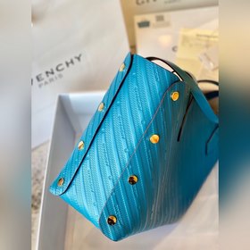 Givenchy Сумка Сумка из телячьей кожи с тиснением Вся сумка изго