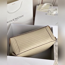 Givenchy Сумка Сумка из телячьей кожи с тиснением Вся сумка изго