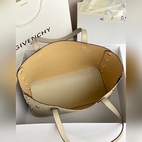 Givenchy Сумка Сумка из телячьей кожи с тиснением Вся сумка изго