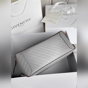 Givenchy Сумка Сумка из телячьей кожи с тиснением Вся сумка изго