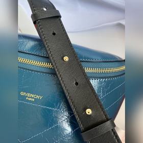 Новая модель «ID поясная сумка» от Givenchy. Сочетает в себе прос