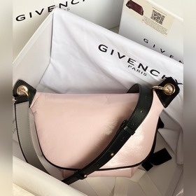 Givenchy  Новинка весны-лета «ID поясная сумка». Сочетает в себе