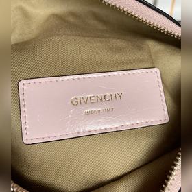 Givenchy  Новинка весны-лета «ID поясная сумка». Сочетает в себе