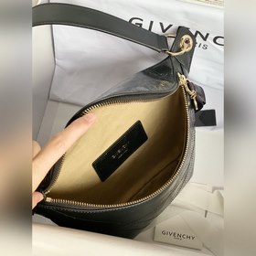 Givenchy  Новинка весны-лета «ID поясная сумка». Сочетает в себ