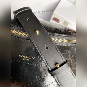 Givenchy  Новинка весны-лета «ID поясная сумка». Сочетает в себ