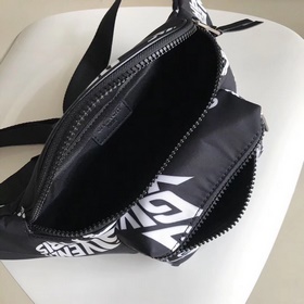 Givenchy Поясная сумка/нагрудная сумка, маленькая (размер： 33x9x