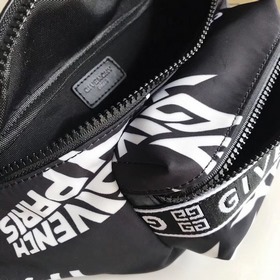 Givenchy Поясная сумка/нагрудная сумка, маленькая (размер： 33x9x
