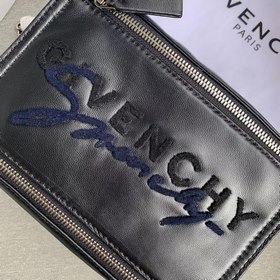 Givenchy Сумка с застежкой-молнией, кожа высшего качества, объем