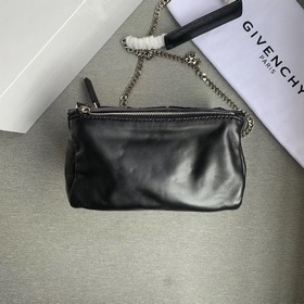Givenchy Сумка с застежкой-молнией, кожа высшего качества, объем