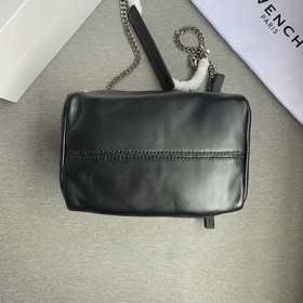 Givenchy Сумка с застежкой-молнией, кожа высшего качества, объем