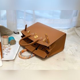 Hermès Caramel Birkin 25 см с внешними швами Визуально выглядит г