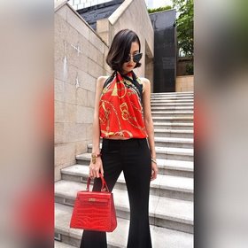 Hermès Сумка с крокодиловым узором и золотой застежкой из кожи бы