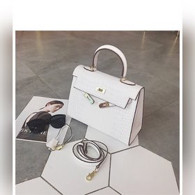 Hermès Сумка с крокодиловым узором и золотой застежкой из кожи бы