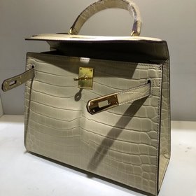 Hermès Сумка с крокодиловым узором и золотой застежкой из кожи бы