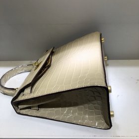 Hermès Сумка с крокодиловым узором и золотой застежкой из кожи бы