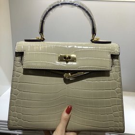 Hermès Сумка с крокодиловым узором и золотой застежкой из кожи бы