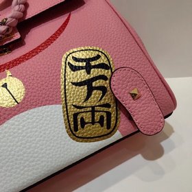 Hermès Constance Кошка-талисман. Это лето вы будете в центре вним