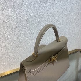 Hermès Сумка Kelly из мягкой телячьей кожи с зернистой текстурой