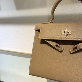 Hermès Сумка Kelly из мягкой телячьей кожи с зернистой текстурой