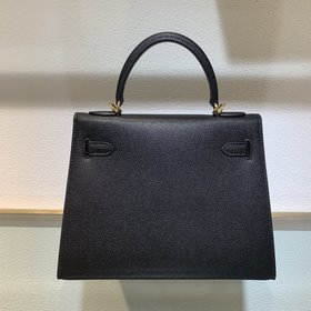 Hermès Сумка Kelly из гладкой телячьей кожи с мелким зерном. Сум