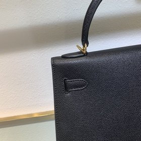 Hermès Сумка Kelly из гладкой телячьей кожи с мелким зерном. Сум