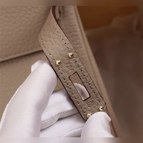 Hermès {Слоновая кость с золотой застежкой} Сумка Kelly Princess