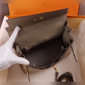 Hermès {Слоновая кость с золотой застежкой} Сумка Kelly Princess