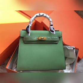 Hermès Вечная классика. Сумка Kelly легко сочетается с любой оде