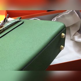 Hermès Вечная классика. Сумка Kelly легко сочетается с любой оде