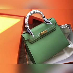 Hermès Вечная классика. Сумка Kelly легко сочетается с любой оде
