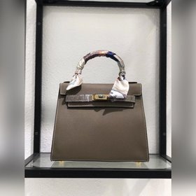 Hermès Вечная классика. Сумка Kelly легко сочетается с любой одеж