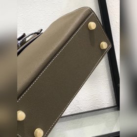 Hermès Вечная классика. Сумка Kelly легко сочетается с любой одеж