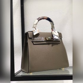 Hermès Вечная классика. Сумка Kelly легко сочетается с любой одеж
