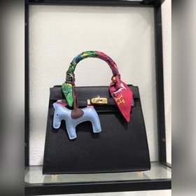 Hermès Вечная классика. Сумка Kelly легко сочетается с любой одеж