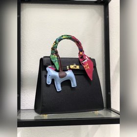 Hermès Вечная классика. Сумка Kelly легко сочетается с любой одеж