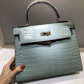 Hermès Сумка с крокодиловым узором и золотой застежкой из кожи бы