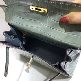 Hermès Сумка с крокодиловым узором и золотой застежкой из кожи бы