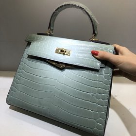 Hermès Сумка с крокодиловым узором и золотой застежкой из кожи бы