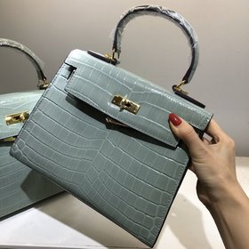 Hermès Сумка с крокодиловым узором и золотой застежкой из кожи бы