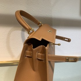 Hermès Сумка Kelly из телячьей кожи с зернистой текстурой. Сумка 
