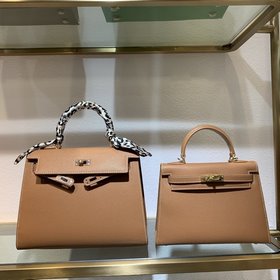 Hermès Сумка Kelly из телячьей кожи с зернистой текстурой. Сумка 