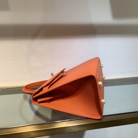 Hermès Сумка Kelly из телячьей кожи с зернистой текстурой. Сумка 