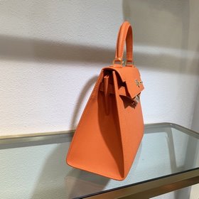Hermès Сумка Kelly из телячьей кожи с зернистой текстурой. Сумка 