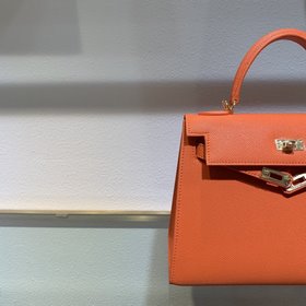 Hermès Сумка Kelly из телячьей кожи с зернистой текстурой. Сумка 