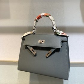 Hermès Сумка Kelly из телячьей кожи с зернистой текстурой. Сумка