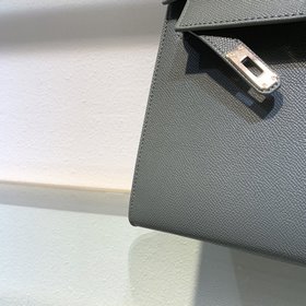 Hermès Сумка Kelly из телячьей кожи с зернистой текстурой. Сумка 