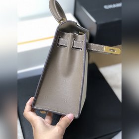 Hermès Kelly Молочный белый/слоновой кости Первый слой кожи, мяг